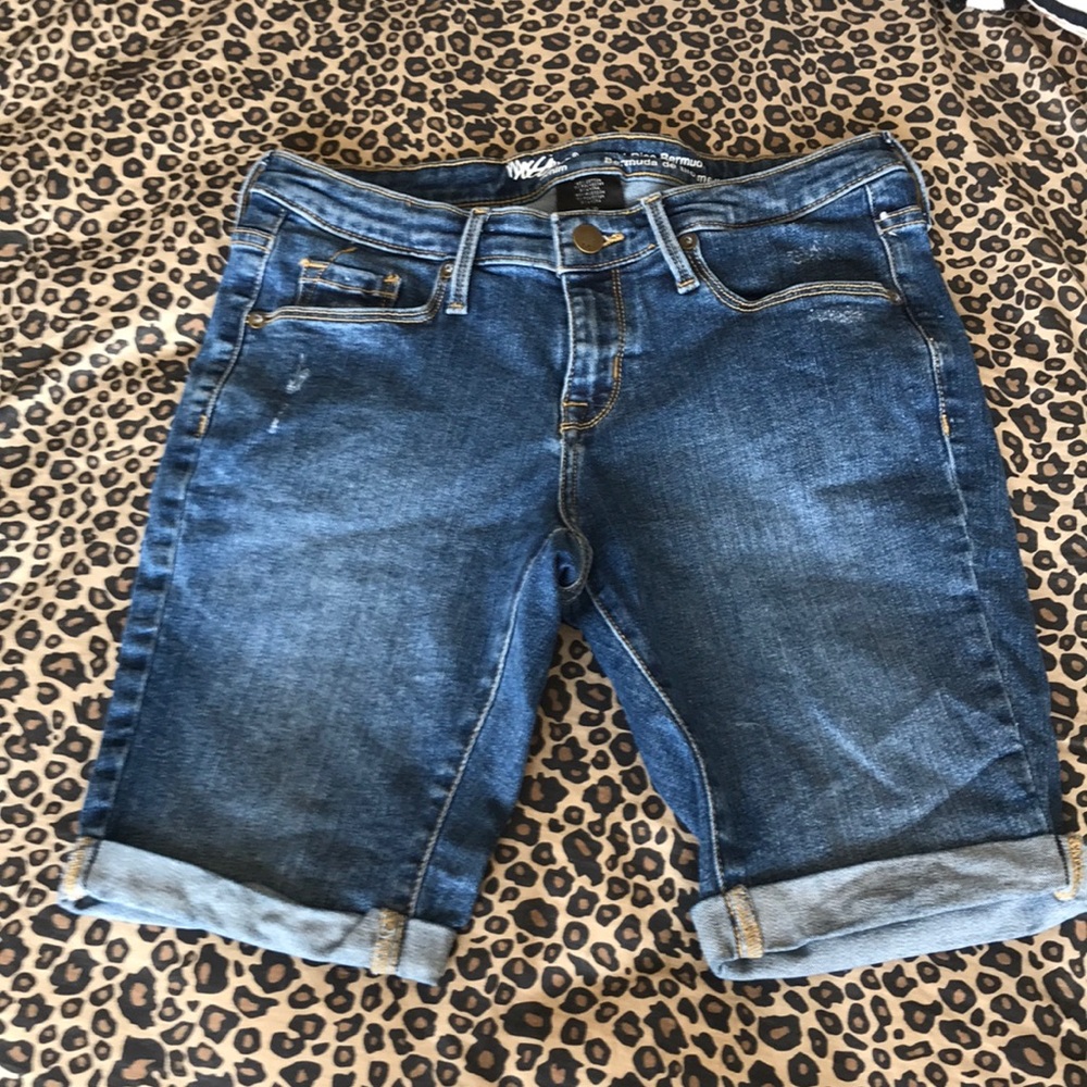 Mossimo bermuda shorts size 2